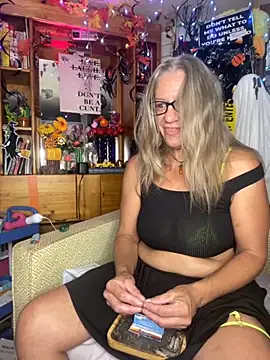 Snapshot of TrenaAnne chatting on September 2025 02:41:01 PM TrenaAnne online show from September 2025 02:41:01 PM