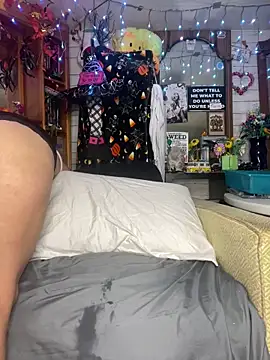 Snapshot of TrenaAnne chatting on September 2025 07:26:01 PM TrenaAnne online show from September 2025 07:26:01 PM