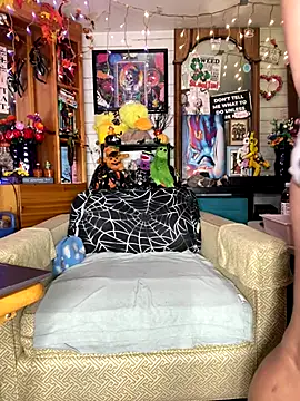 Snapshot of TrenaAnne chatting on October 2025 09:25:01 PM TrenaAnne online show from October 2025 09:25:01 PM