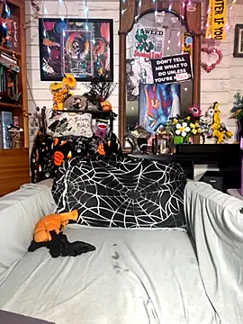 Snapshot of TrenaAnne chatting on October 2025 02:50:01 PM TrenaAnne online show from October 2025 02:50:01 PM