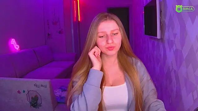 Snapshot of AmaliaQueen chatting on December 2024 01:00:02 PM AmaliaQueen online show from December 2024 01:00:02 PM