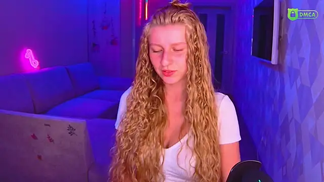 Snapshot of AmaliaQueen chatting on September 2025 03:28:02 PM AmaliaQueen online show from September 2025 03:28:02 PM