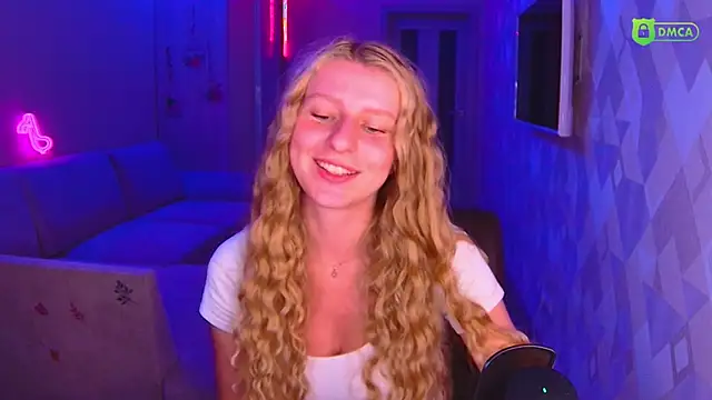 Snapshot of AmaliaQueen chatting on October 2025 03:43:01 PM AmaliaQueen online show from October 2025 03:43:01 PM