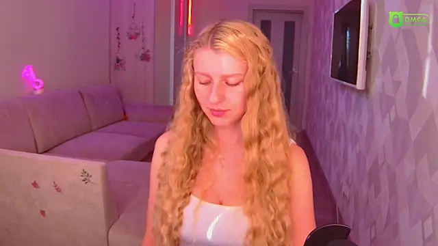 Snapshot of AmaliaQueen chatting on October 2025 01:17:01 PM AmaliaQueen online show from October 2025 01:17:01 PM