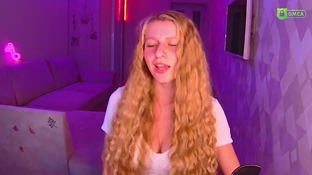 Snapshot of AmaliaQueen chatting on October 2025 02:10:01 PM AmaliaQueen online show from October 2025 02:10:01 PM