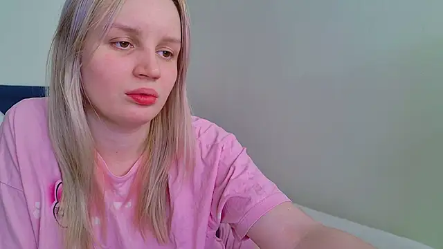 Snapshot of Beatrica_Klein chatting on April 2026 03:20:02 PM Beatrica Klein online show from April 2026 03:20:02 PM
