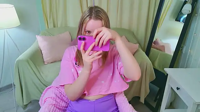 Snapshot of Beatrica_Klein chatting on April 2026 03:05:01 PM Beatrica Klein online show from April 2026 03:05:01 PM