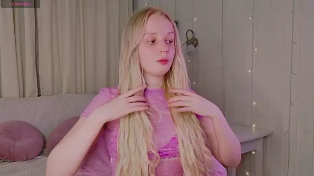 Snapshot of Beatrica_Klein chatting on April 2026 03:57:01 PM Beatrica Klein online show from April 2026 03:57:01 PM