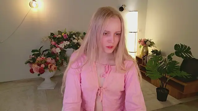 Snapshot of Beatrica_Klein chatting on April 2026 02:05:01 PM Beatrica Klein online show from April 2026 02:05:01 PM