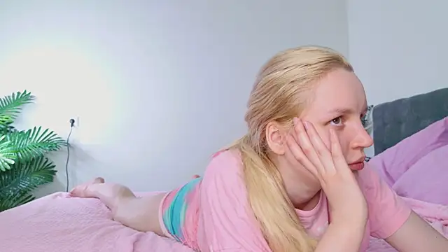 Snapshot of Beatrica_Klein chatting on May 2026 12:11:02 PM Beatrica Klein online show from May 2026 12:11:02 PM