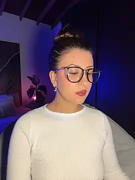 Snapshot of EmaSaenz chatting on October 2025 10:43:02 PM EmaSaenz online show from October 2025 10:43:02 PM