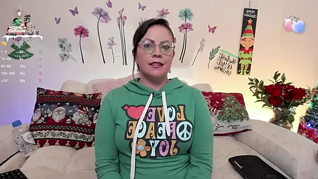 Snapshot of saracrowe chatting on December 2024 05:18:02 AM saracrowe online show from December 2024 05:18:02 AM