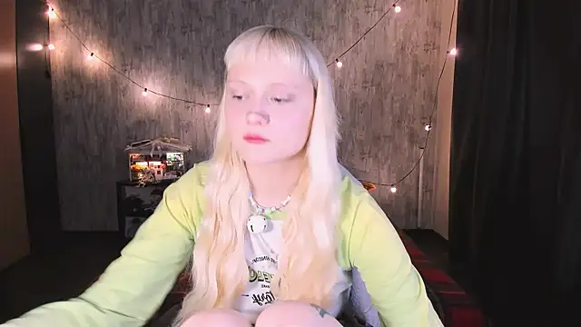 Snapshot of MariaMango chatting on November 2025 12:21:02 AM MariaMango online show from November 2025 12:21:02 AM