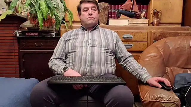 Snapshot of sympatrique chatting on February 2026 04:35:01 PM sympatrique online show from February 2026 04:35:01 PM