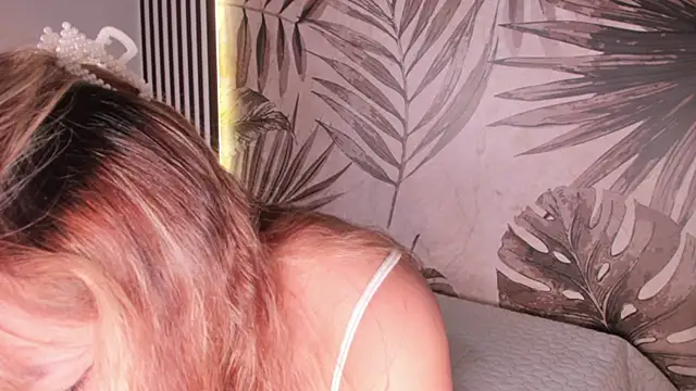 Samaantha-White online show from February 2025 03:25:02 PM