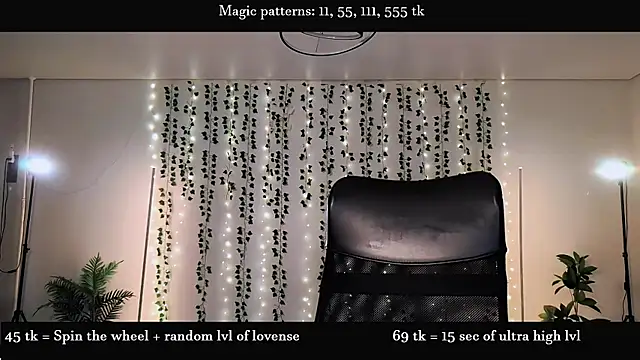 Snapshot of Alicia_x_art chatting on June 2026 06:07:02 PM Alicia x art online show from June 2026 06:07:02 PM