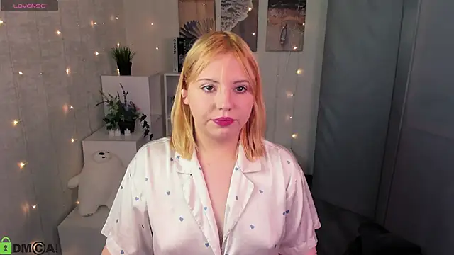 Snapshot of Stacy_Luv chatting on October 2025 03:32:02 AM Stacy Luv online show from October 2025 03:32:02 AM