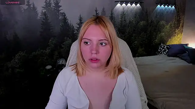 Snapshot of Stacy_Luv chatting on November 2025 09:08:02 AM Stacy Luv online show from November 2025 09:08:02 AM