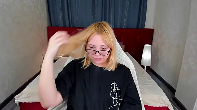 Snapshot of Stacy_Luv chatting on November 2025 09:06:02 AM Stacy Luv online show from November 2025 09:06:02 AM