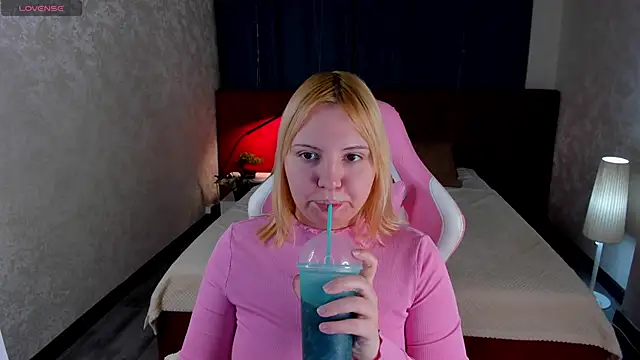 Snapshot of Stacy_Luv chatting on November 2025 09:04:01 AM Stacy Luv online show from November 2025 09:04:01 AM