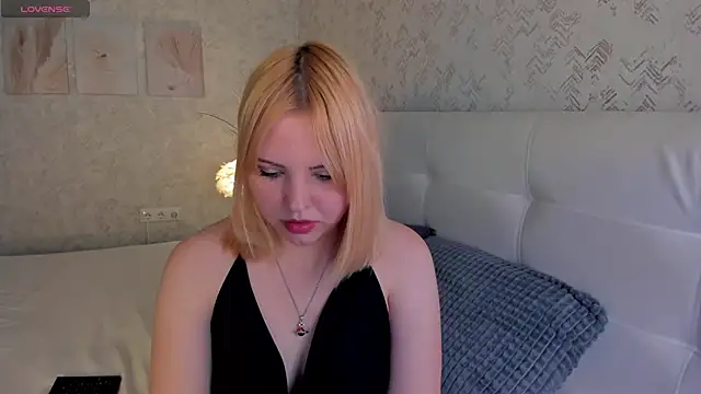 Snapshot of Stacy_Luv chatting on November 2025 09:14:02 AM Stacy Luv online show from November 2025 09:14:02 AM