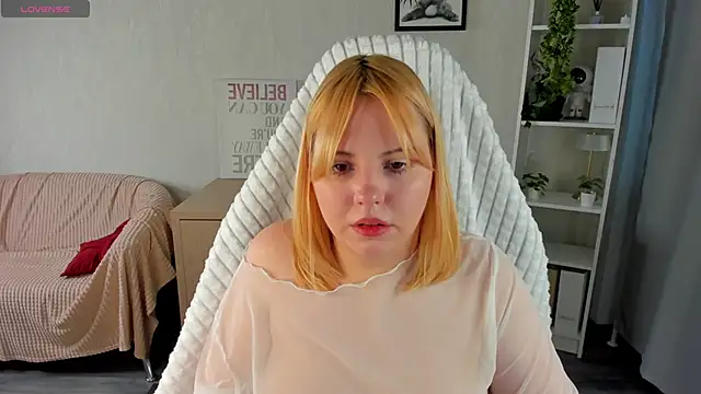 Snapshot of Stacy_Luv chatting on November 2025 09:09:02 AM Stacy Luv online show from November 2025 09:09:02 AM