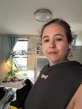 sylviahhh online show from May 2026 02:33:01 PM