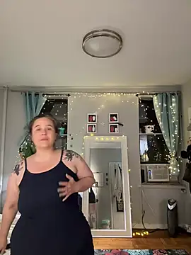 Snapshot of sylviahhh chatting on June 2026 01:30:02 AM sylviahhh online show from June 2026 01:30:02 AM