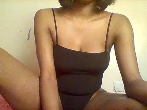 Queeen model online show from April 2026 01:47:01 AM