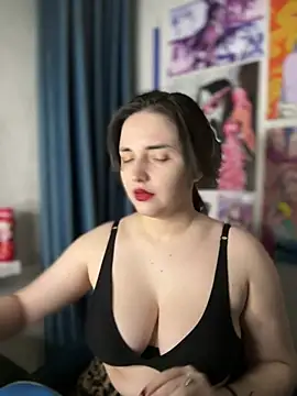 Snapshot of HoneySweetBee chatting on February 2026 03:55:01 PM HoneySweetBee online show from February 2026 03:55:01 PM