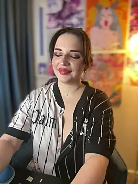 Snapshot of HoneySweetBee chatting on March 2026 03:58:01 PM HoneySweetBee online show from March 2026 03:58:01 PM