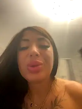 Snapshot of RuslanaXX chatting on December 2025 02:17:02 AM RuslanaXX online show from December 2025 02:17:02 AM