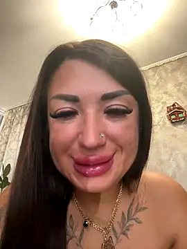 Snapshot of RuslanaXX chatting on December 2025 03:23:01 AM RuslanaXX online show from December 2025 03:23:01 AM