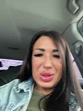 Snapshot of RuslanaXX chatting on December 2025 04:17:01 AM RuslanaXX online show from December 2025 04:17:01 AM