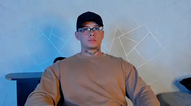 Snapshot of NoahhBrown chatting on January 2025 03:38:01 AM NoahhBrown online show from January 2025 03:38:01 AM