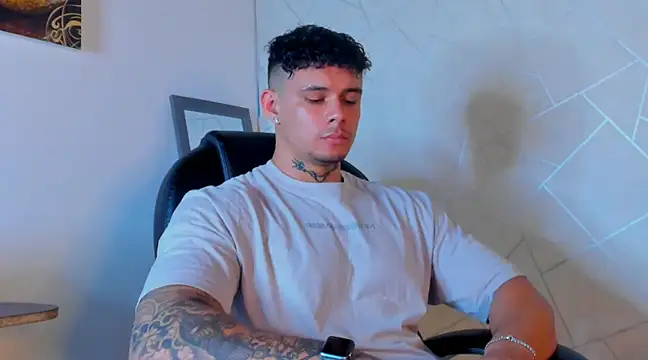 Snapshot of NoahhBrown chatting on February 2025 03:26:02 AM NoahhBrown online show from February 2025 03:26:02 AM