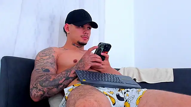 Snapshot of NoahhBrown chatting on November 2025 01:16:01 AM NoahhBrown online show from November 2025 01:16:01 AM