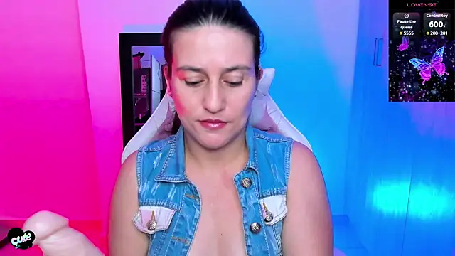 Saskyaa online show from November 2025 02:43:02 PM