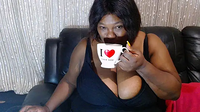 Snapshot of MATUREBUSSTY chatting on February 2025 12:41:01 AM MATUREBUSSTY online show from February 2025 12:41:01 AM