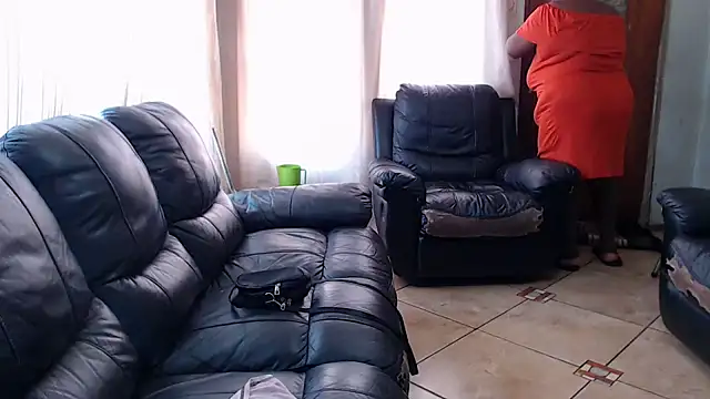 Snapshot of MATUREBUSSTY chatting on March 2025 09:25:02 AM MATUREBUSSTY online show from March 2025 09:25:02 AM