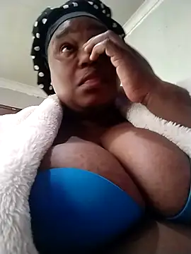 Snapshot of MATUREBUSSTY chatting on September 2025 07:47:01 AM MATUREBUSSTY online show from September 2025 07:47:01 AM