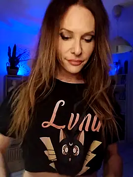 Snapshot of Luna_Kitanna chatting on September 2025 08:08:02 PM Luna Kitanna online show from September 2025 08:08:02 PM