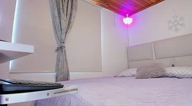 Snapshot of tierra_n chatting on December 2024 06:28:02 PM tierra n online show from December 2024 06:28:02 PM