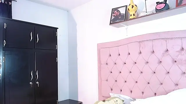 hannnasmith online show from December 2024 06:00:02 PM