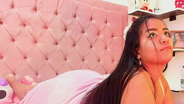 Snapshot of hannnasmith chatting on February 2026 03:33:01 AM hannnasmith online show from February 2026 03:33:01 AM