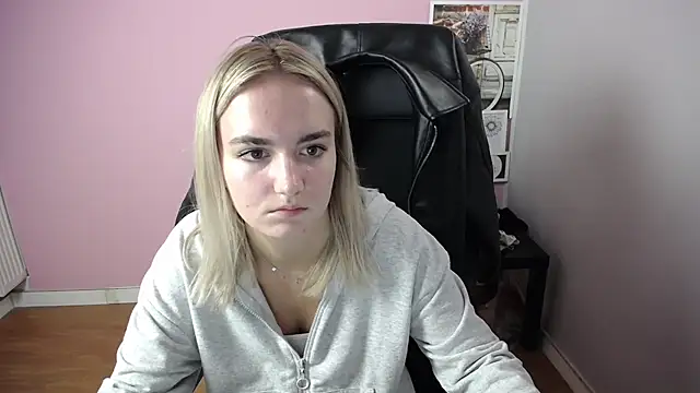 Snapshot of viktoria_lovely chatting on October 2025 08:49:01 AM viktoria lovely online show from October 2025 08:49:01 AM