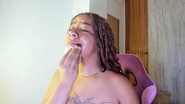 Alika01 online show from October 2025 01:39:01 PM