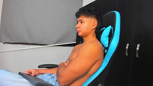 Bray Kevin online show from October 2025 12:44:01 AM