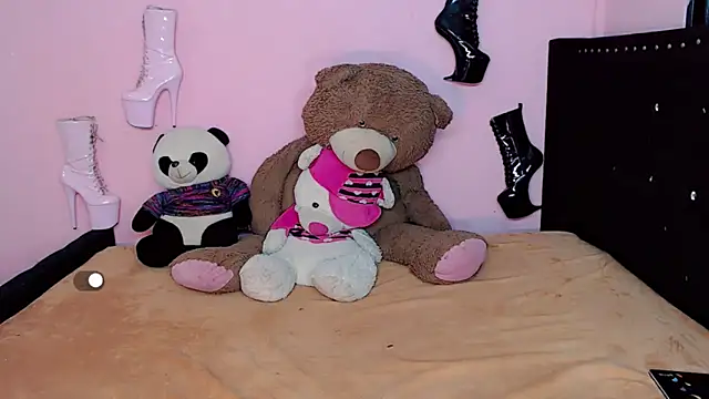 Snapshot of Ciinamonloren chatting on March 2025 03:35:02 AM Ciinamonloren online show from March 2025 03:35:02 AM