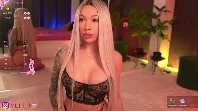 Snapshot of violettabunny03 chatting on February 2025 10:53:02 PM violettabunny03 online show from February 2025 10:53:02 PM